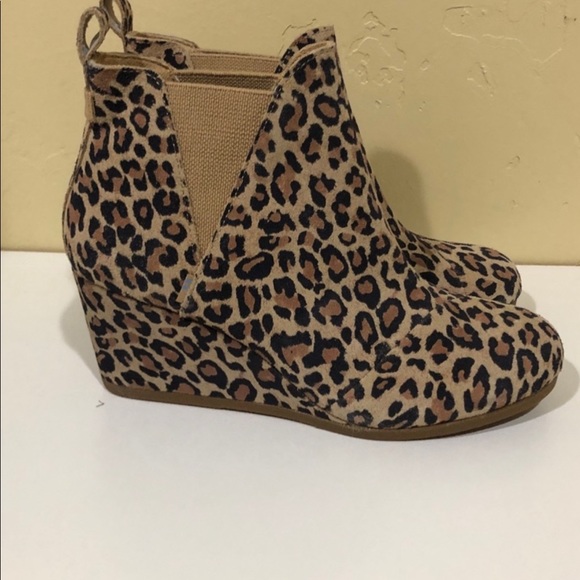 Shoes - ISO of these in a 6!